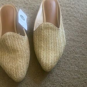Universal thread slip on shoes… size 8.5 new condition